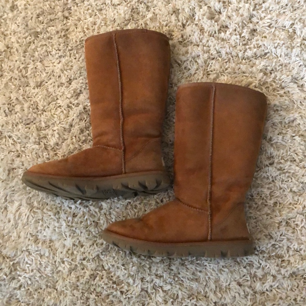 UGG Women’s Essential Tall - Chestnut
